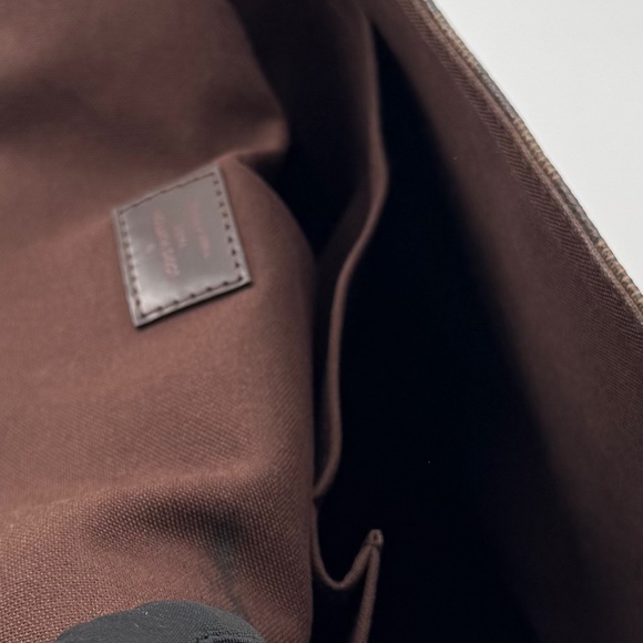 Louis Vuitton Damier Graphite Messenger Bag - Picture 12 of 16